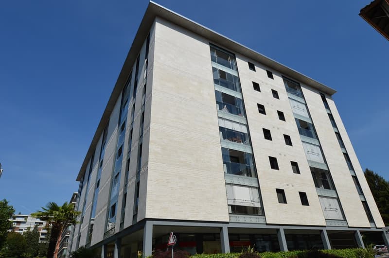 INTERESSANTE LOCALE COMMERCIALE AL PIANTERRENO CON VETRINE (2)