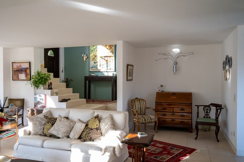 IMPORTANTE VILLA CIRCONDATA DA GRANDE PARCO CON VISTA LAGO (3)