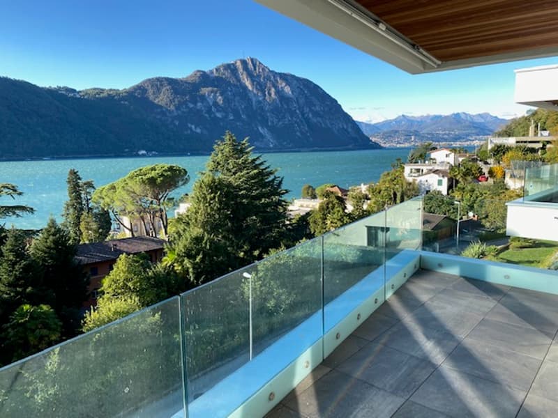 FAVOLOSO ATTICO CON BELLISSIMA TERRAZZA COPERTA E INCANTEVOLE VISTA PANORAMICA SUL LAGO (2)