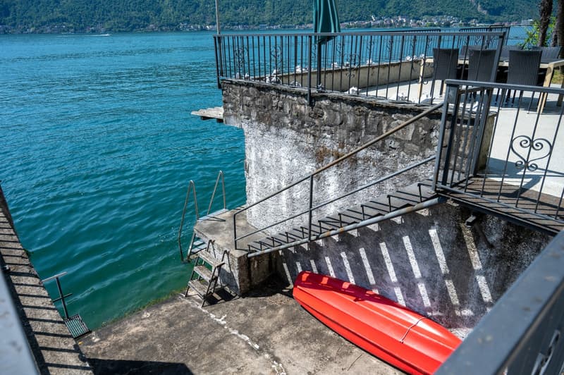 PRESTIGIOSA VILLA SULLE SPONDE DEL LAGO, CON DARSENE PRIVATE (7)