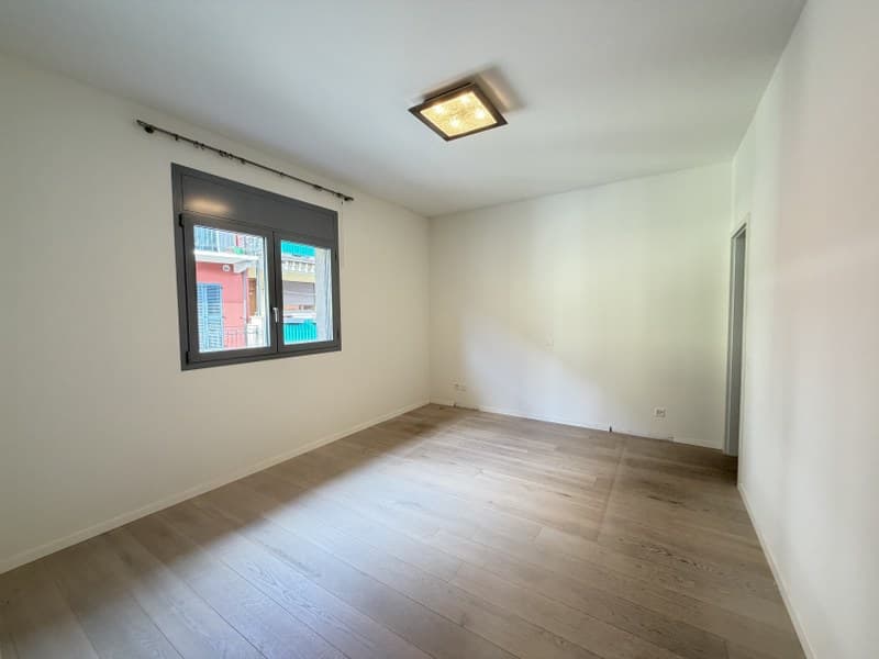 ELEGANTE ATTICO, GRANDE TERRAZZA BEN SOLEGGIATA CON VISTA LAGO (9)