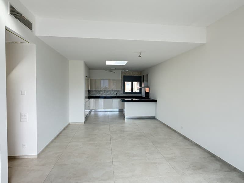 ELEGANTE ATTICO, GRANDE TERRAZZA BEN SOLEGGIATA CON VISTA LAGO (4)