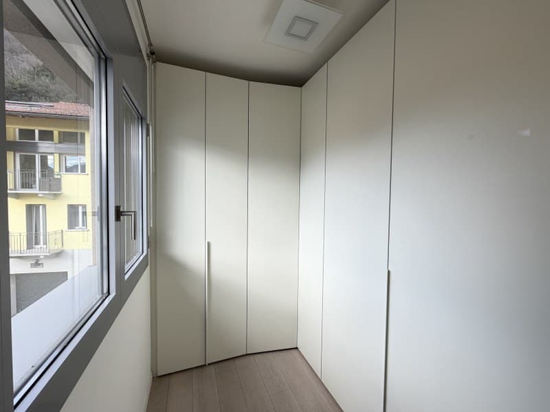 ELEGANTE ATTICO, GRANDE TERRAZZA BEN SOLEGGIATA CON VISTA LAGO (7)