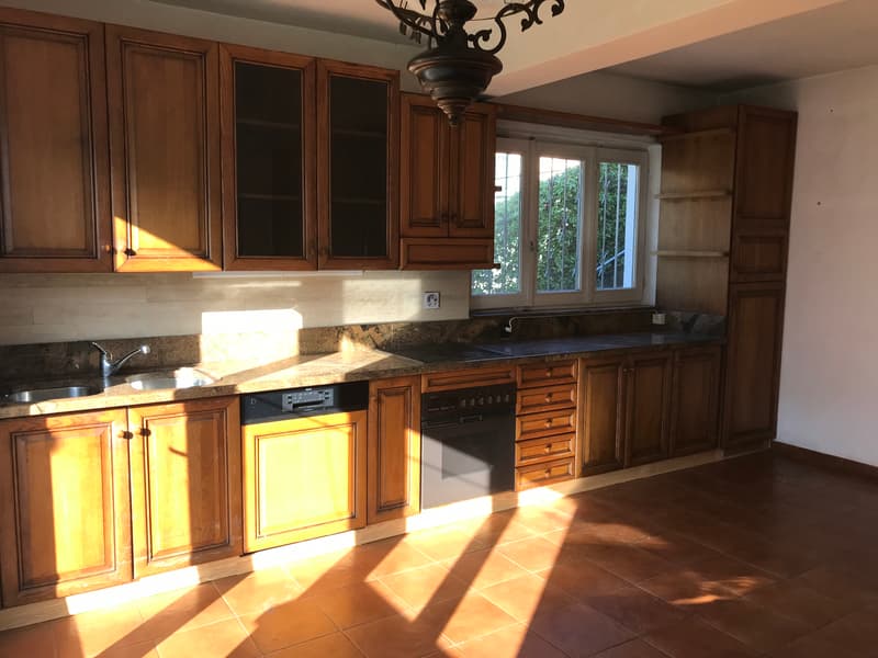 NUOVO PREZZO - OCCASIONE UNICA - AMPIA CASA UNIFAMILIARE - 5.5 LOCALI CON GIARDINO (11)