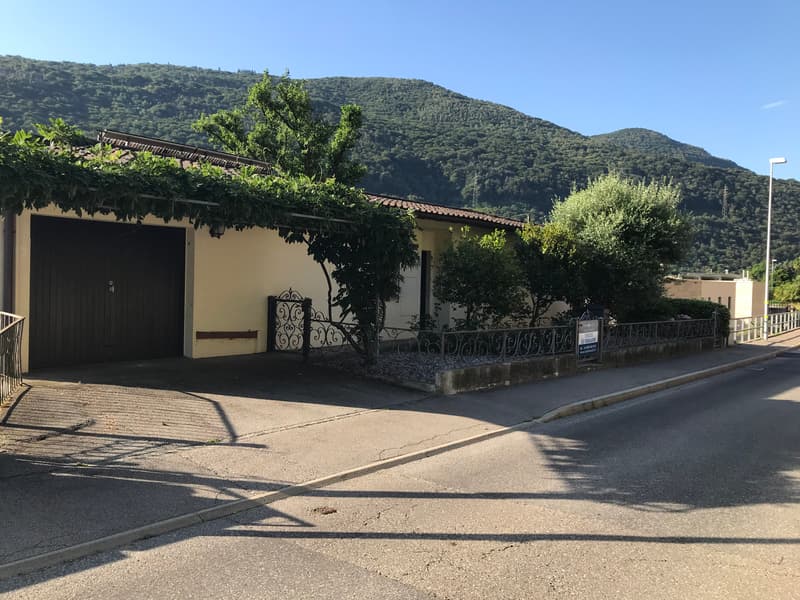 NUOVO PREZZO - OCCASIONE UNICA - AMPIA CASA UNIFAMILIARE - 5.5 LOCALI CON GIARDINO (1)