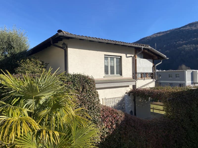 NUOVO PREZZO - OCCASIONE UNICA - AMPIA CASA UNIFAMILIARE - 5.5 LOCALI CON GIARDINO (2)