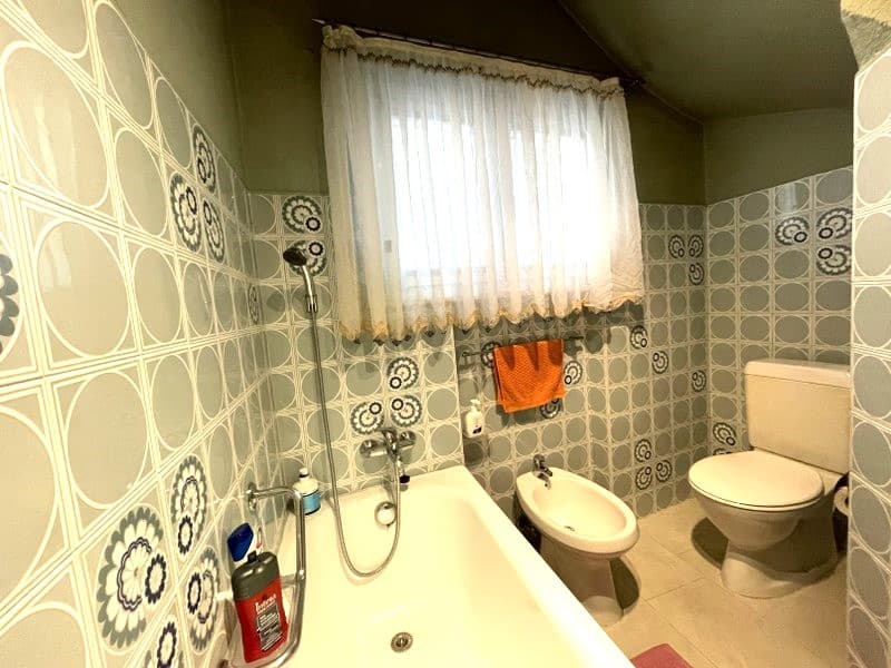 APPARTAMENTO 3.5 LOCALI CON GIARDINO A DUE PASSI DAL LAGO (11)
