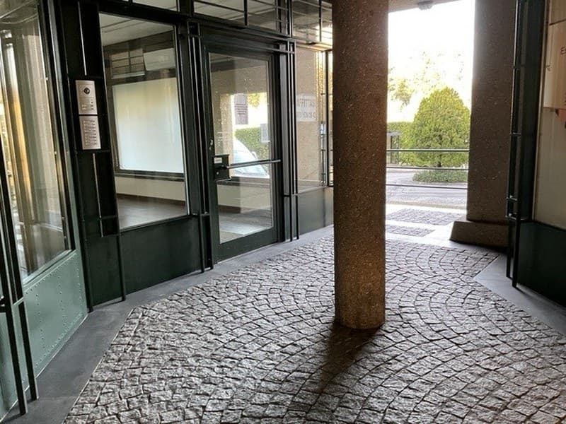 LOCALE COMMERCIALE - NEGOZIO CON VETRINE (1)