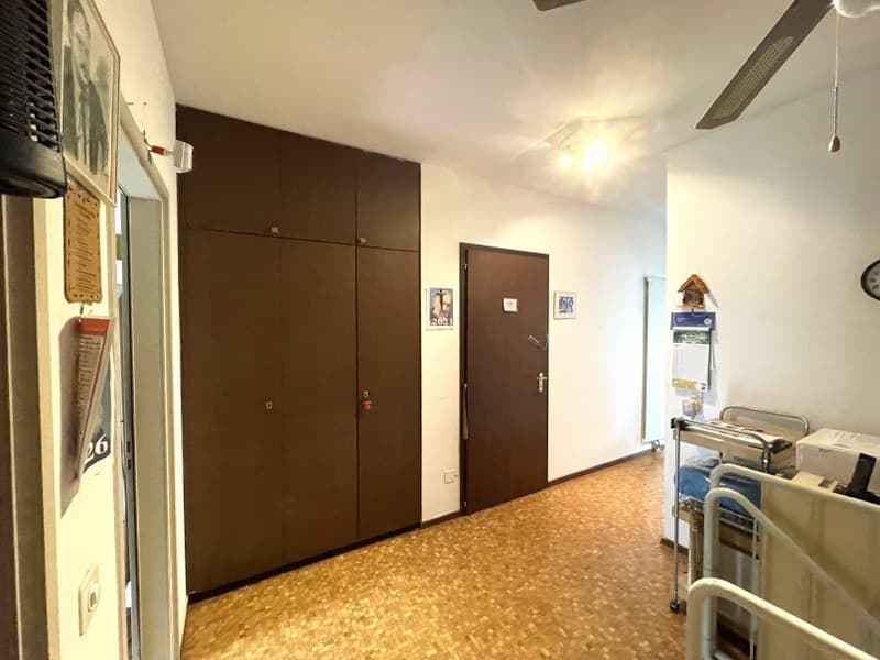 LUMINOSO DUPLEX DI 4.5 LOCALI CON BALCONI E VISTA APERTA SULLE COLLINE CIRCOSTANTI. (12)