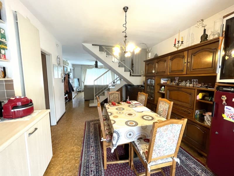 LUMINOSO DUPLEX DI 4.5 LOCALI CON BALCONI E VISTA APERTA SULLE COLLINE CIRCOSTANTI. (8)