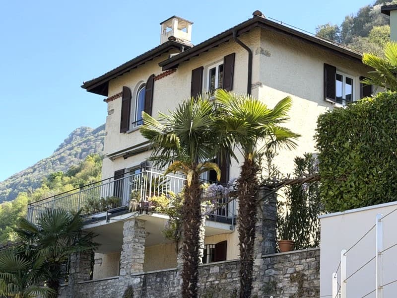 VILLA DI CHARME CON VISTA LAGO - MONTE BRÈ (1)