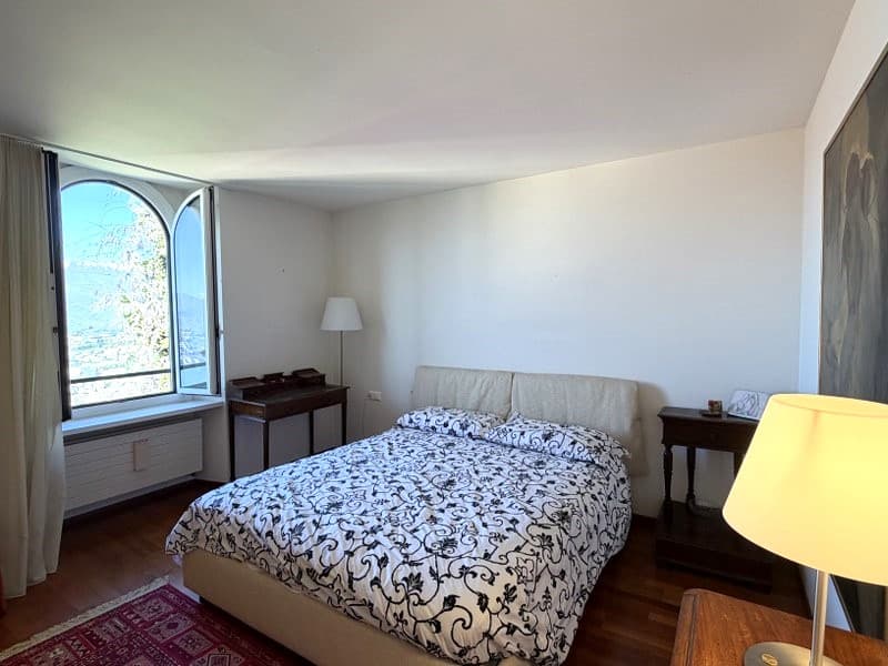 VILLA DI CHARME CON VISTA LAGO - MONTE BRÈ (6)