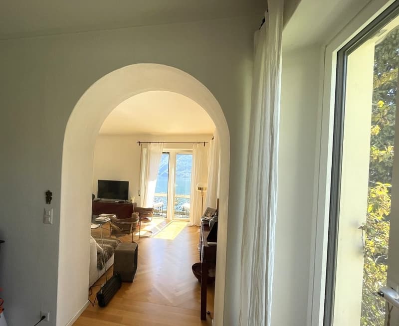 APPARTAMENTO DI 5 LOCALI CON MERAVIGLIOSA VISTA LAGO (5)