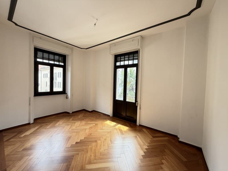 APPARTAMENTO 5.5 LOCALI IN ELEGANTE VILLA D'EPOCA, IN CENTRO CITTÀ (4)