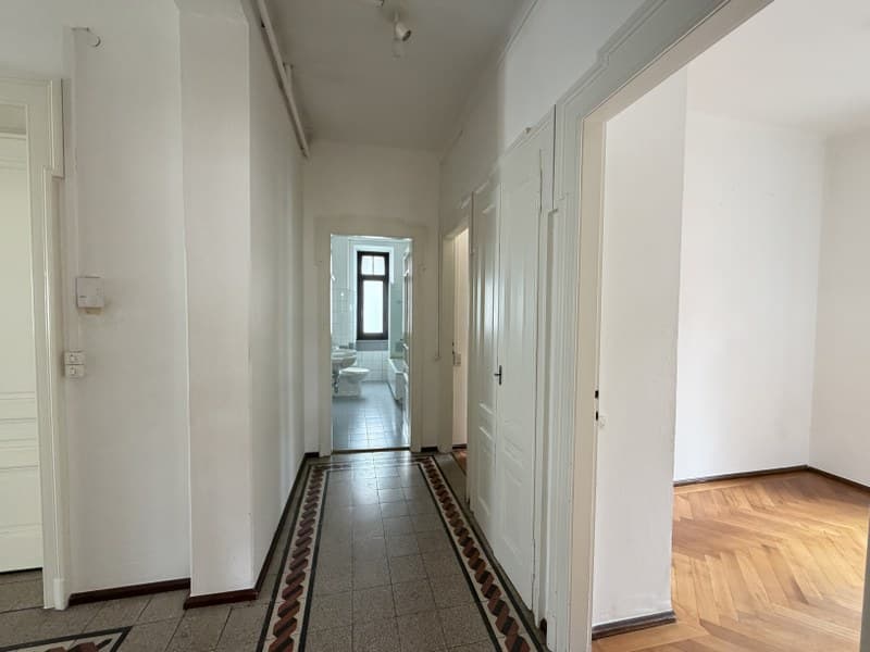 APPARTAMENTO 5.5 LOCALI IN ELEGANTE VILLA D'EPOCA, IN CENTRO CITTÀ (10)