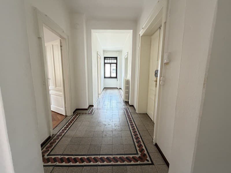 APPARTAMENTO 5.5 LOCALI IN ELEGANTE VILLA D'EPOCA, IN CENTRO CITTÀ (11)