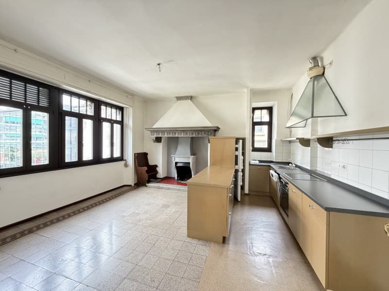 UFFICIO DI 6.5 LOCALI IN ELEGANTE VILLA D'EPOCA, IN CENTRO CITTÀ (10)