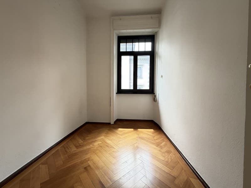 UFFICIO DI 6.5 LOCALI IN ELEGANTE VILLA D'EPOCA, IN CENTRO CITTÀ (3)