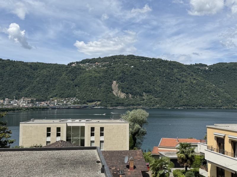 CASA UNIFAMILIARE DI 6.5 LOCALI CON VISTA LAGO PANORAMICA (2)