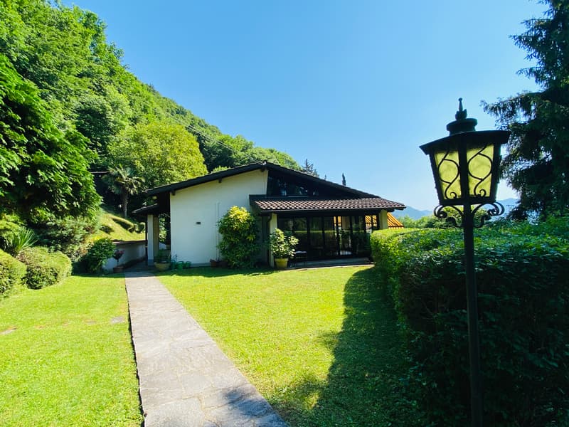 CASA CON TERRENO EDIFICABILE (5)