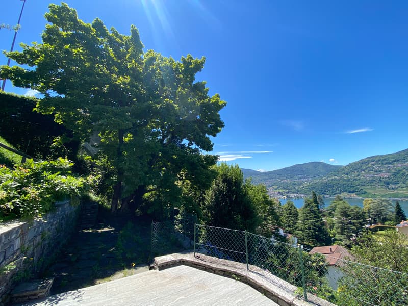 ELEGANTE CASA CON VISTA LAGO NEL CUORE DELLA COLLINA D'ORO (5)