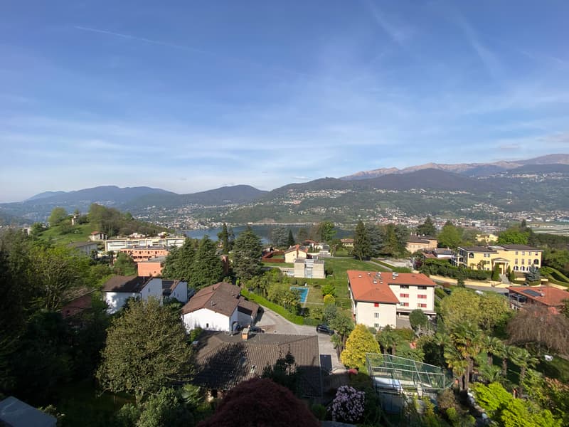 ELEGANTE CASA CON VISTA LAGO NEL CUORE DELLA COLLINA D'ORO (6)