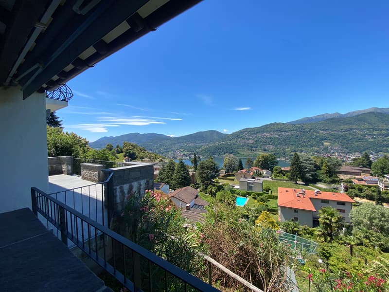 ELEGANTE CASA CON VISTA LAGO NEL CUORE DELLA COLLINA D'ORO (3)