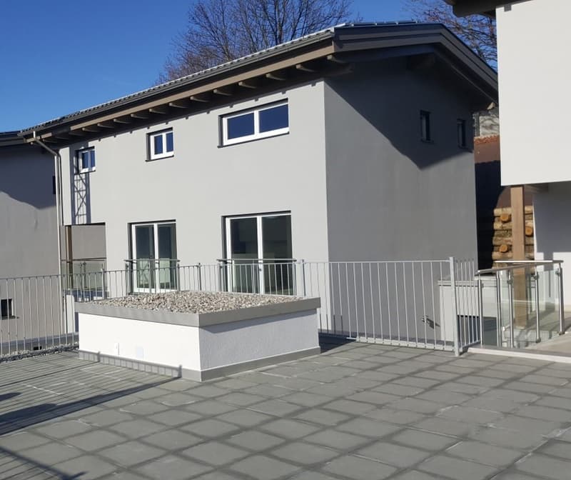 VILLA UNIFAMILIARE DI 5.5 LOCALI CON GIARDINO (13)