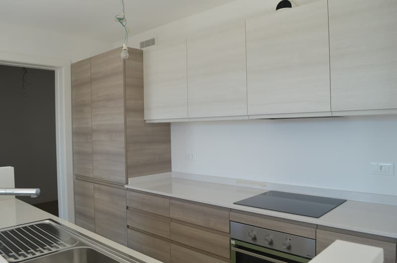 VILLA UNIFAMILIARE DI 5.5 LOCALI CON GIARDINO (6)
