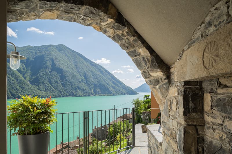 FANTASTICO APPARTAMENTO 3.5 LOCALI  ARREDATO - CON SPLENDIDA VISTA SUL LAGO DI LUGANO (12)
