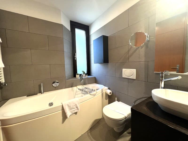 ELEGANTE APPARTAMENTO AMMOBILIATO DI 4.5 LOCALI CON TERRAZZE E VISTA LAGO CASSARATE (12)