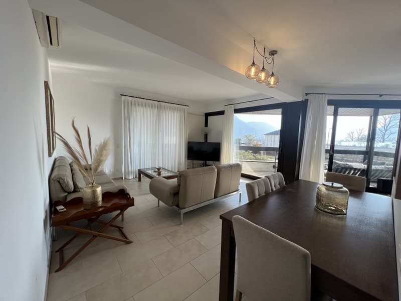 ELEGANTE APPARTAMENTO AMMOBILIATO DI 4.5 LOCALI CON TERRAZZE E VISTA LAGO CASSARATE (2)