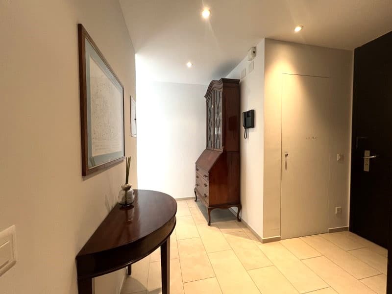 ELEGANTE APPARTAMENTO AMMOBILIATO DI 4.5 LOCALI CON TERRAZZE E VISTA LAGO CASSARATE (4)