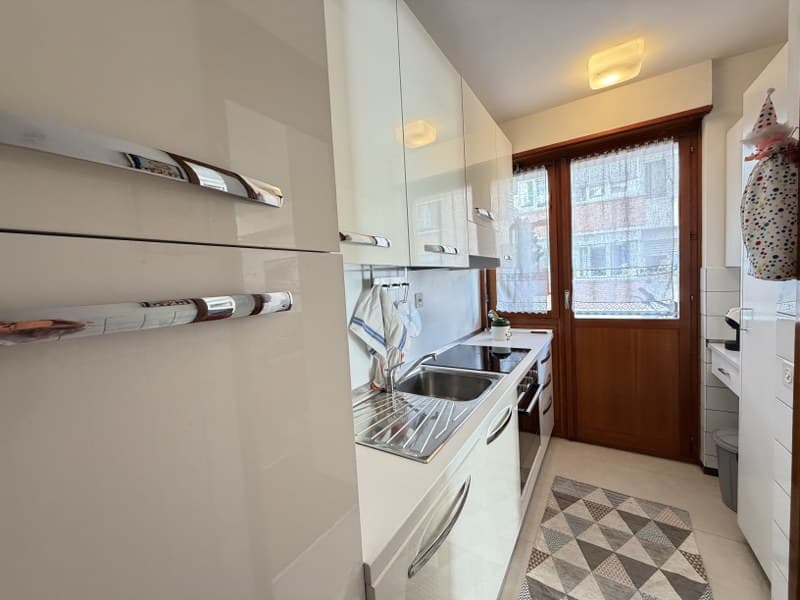 2.5 LOCALI CON TERRAZZA E PARZIALE VISTA LAGO PARADISO (5)