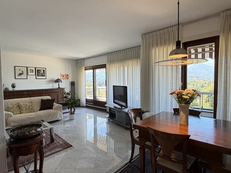 ELEGANTE ATTICO CON TERRAZZA PANORAMICA E VISTA LAGO (6)