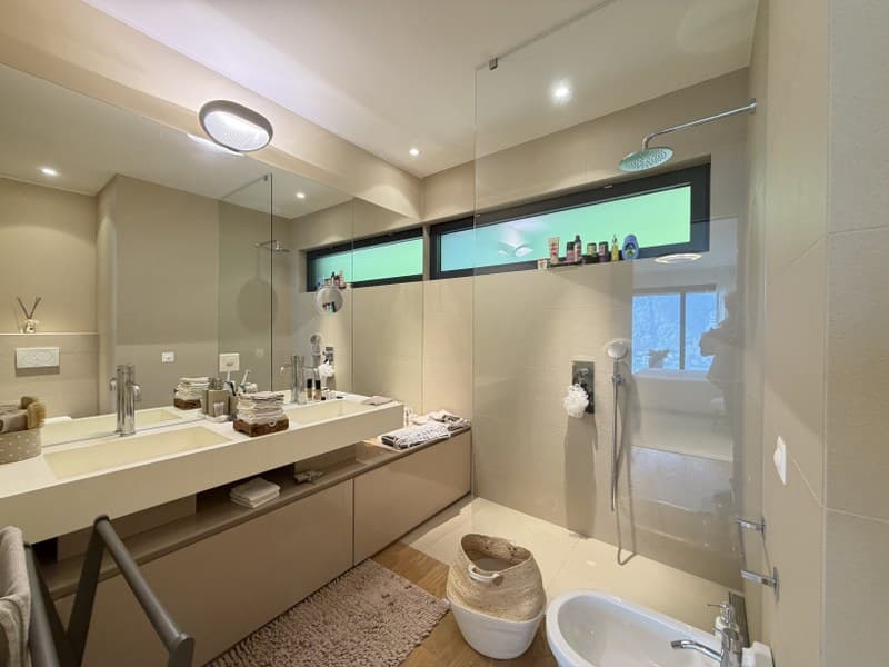 APPARTAMENTO DI 3,5 LOCALI ARREDATO CON VISTA LAGO, GIARDINO E TERRAZZE PANORAMICHE (12)