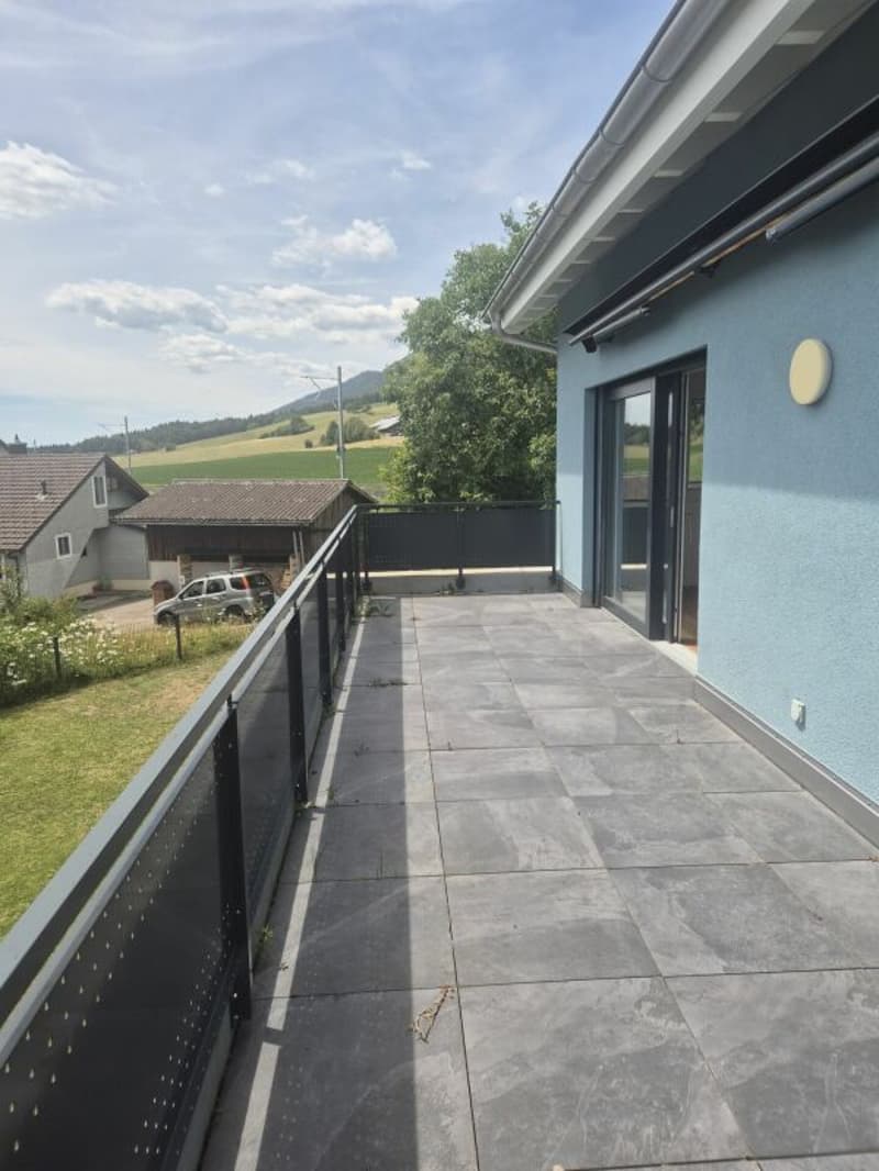 Hochwertige 3.5-Zimmerwohnung mit Weitsicht auf die Alpen (13)