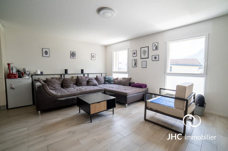 Appartement moderne de 3.5 pièces avec balcon et deux places de parc au cœur du village de Vouvry (2)