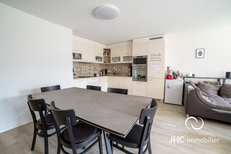 Appartement moderne de 3.5 pièces avec balcon et deux places de parc au cœur du village de Vouvry (3)
