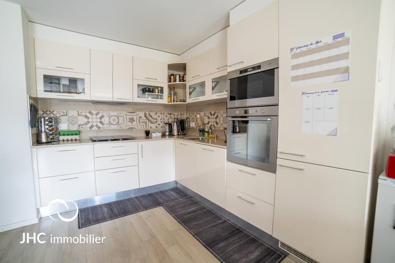 Appartement moderne de 3.5 pièces avec balcon et deux places de parc au cœur du village de Vouvry (4)