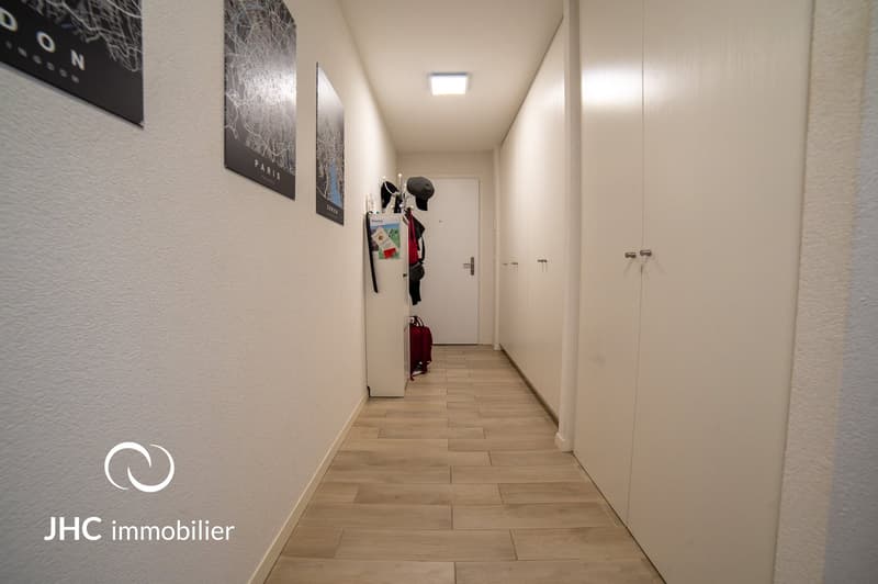 Appartement moderne de 3.5 pièces avec balcon et deux places de parc au cœur du village de Vouvry (12)