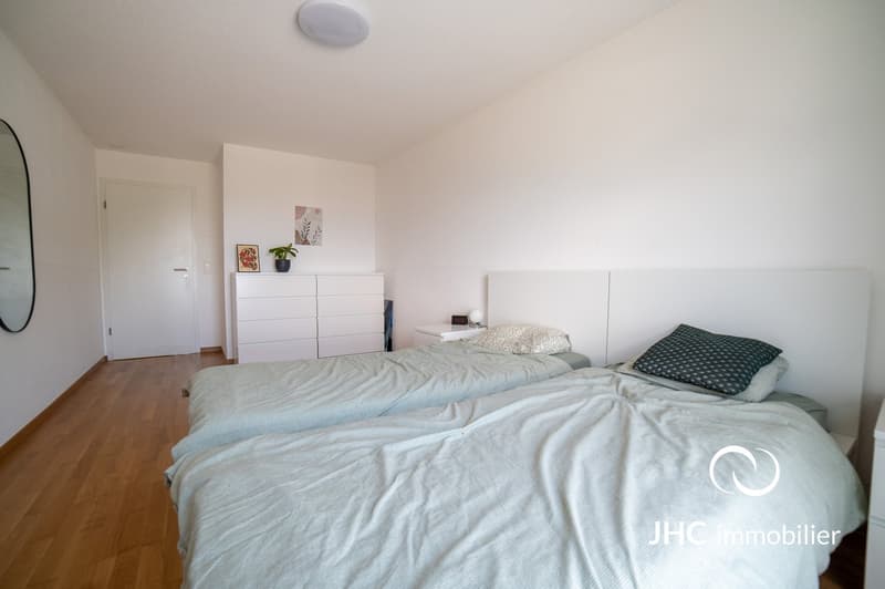 Appartement moderne de 3.5 pièces avec balcon et deux places de parc au cœur du village de Vouvry (7)