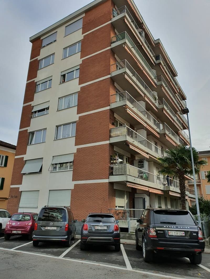 Vendesi appartamento di 3.5 locali in centro (1)