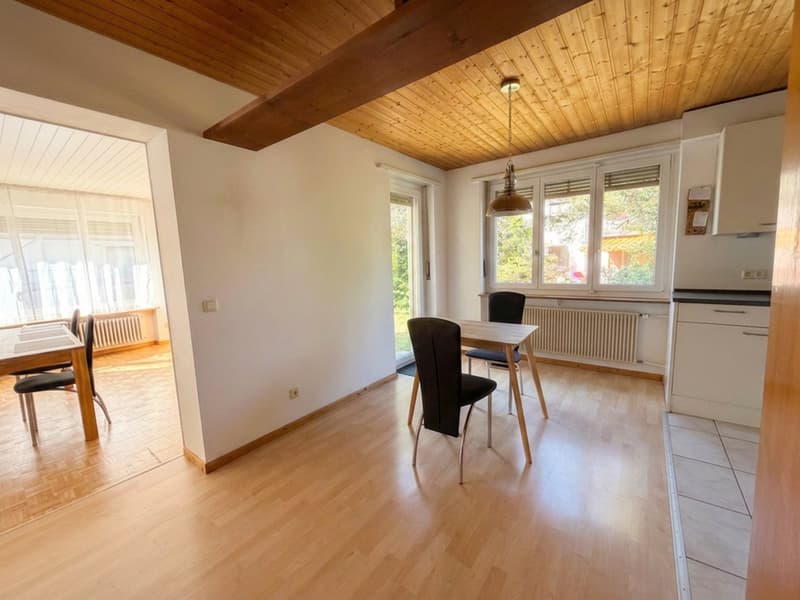 Grosszügige 5.5-Zimmer-Gartenwohnung mit Wintergarten, Cheminée und Parkplatz (5)