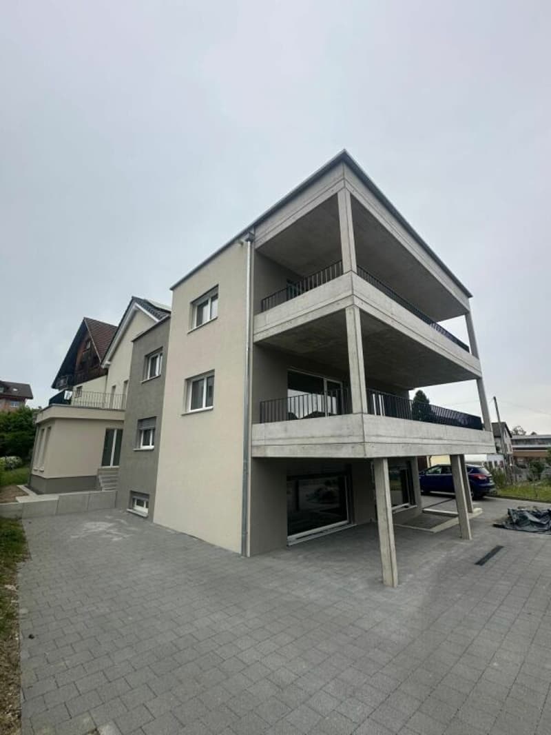 2.5 Zi. Wohnung im 1.OG mit grossem Balkon (7)