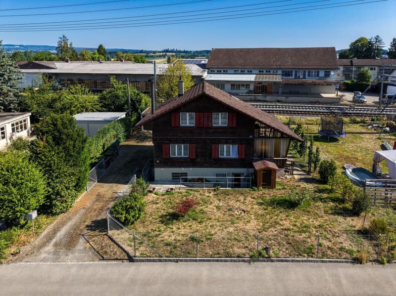 Charmantes 4,5-Zimmer-Einfamilienhaus mit grossem Garten und viel Potenzial (1)