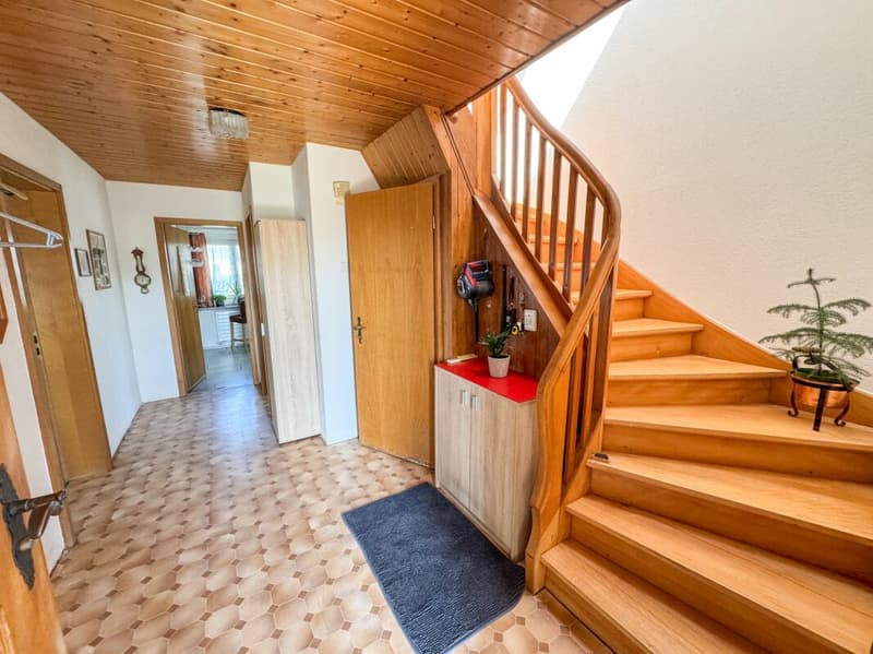 Charmantes 4,5-Zimmer-Einfamilienhaus mit grossem Garten und viel Potenzial (10)