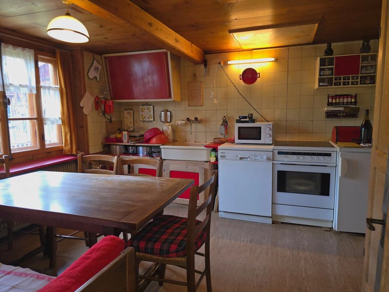 Maison villageoise avec jardin, dépendance et local commercial (2)