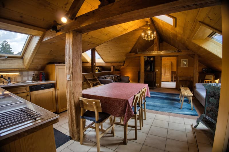 Un chaleureux 3 pièces sous les toits au coeur de Château-d'Oex (2)