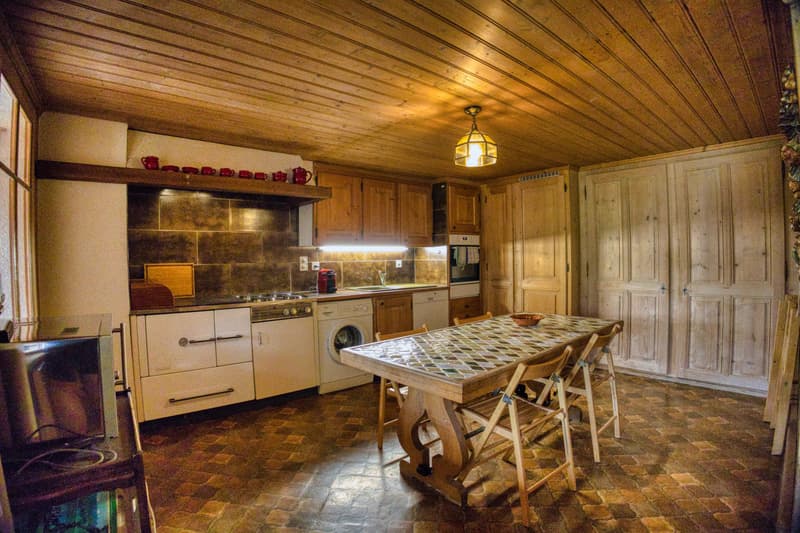 Appartement de caractère de 7 pièces au coeur de Château-d'Oex (5)